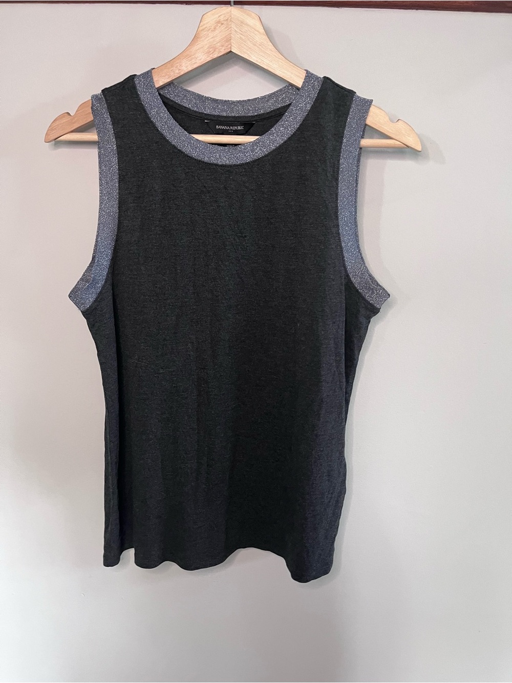 Banana Republic Gray Sleeveless Tank Top Silver Metallic Trim Rayon Womens M